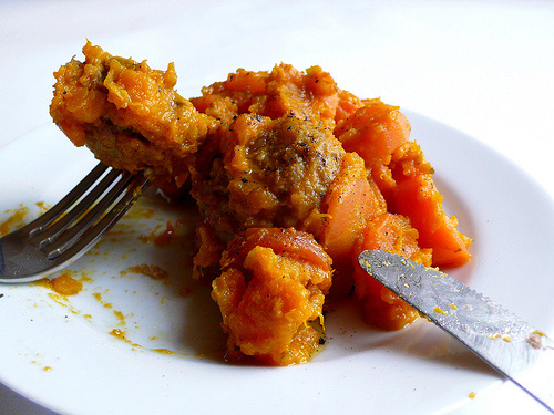 Polpette di borlotti con stufato di zucca e carote